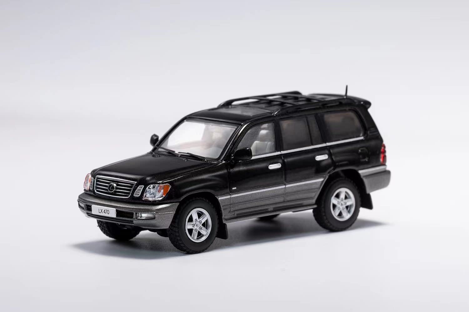 

Продукти Gaincorp Масштаб LEXUS LX470 CYGNUS Чорне готове вироби 1/64 (ЛГД) чорний