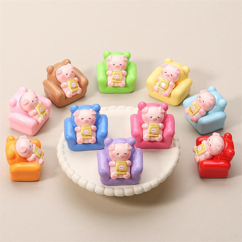 1/2Pcs Cute Pig Potato Chips Sofa Doll Car Ornaments Micro Landscape Ornaments Desktop Home Decor Dollhouse Toy Accessories Gift