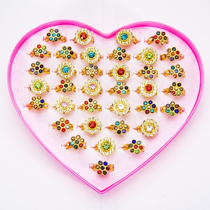 Children's Adjustable Rhinestone Alloy Ring Set In Heart-Shaped Box