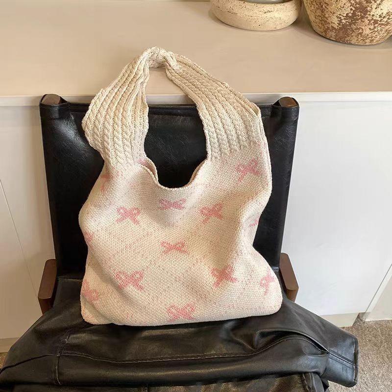 The new ins bag is specially designed for knitted bags, bow bags, woven bags, and large-capacity tote bags for women.