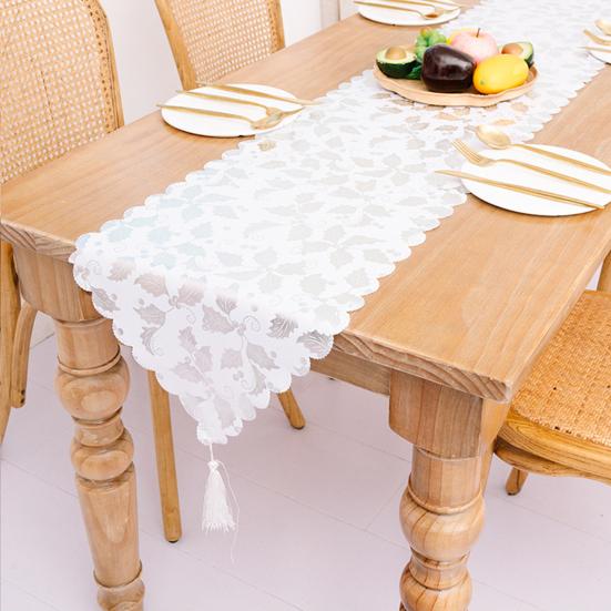 Exquisite Dinning Cover Widely Use Cloth Merry Christmas Pattern Gilded Table Runner for