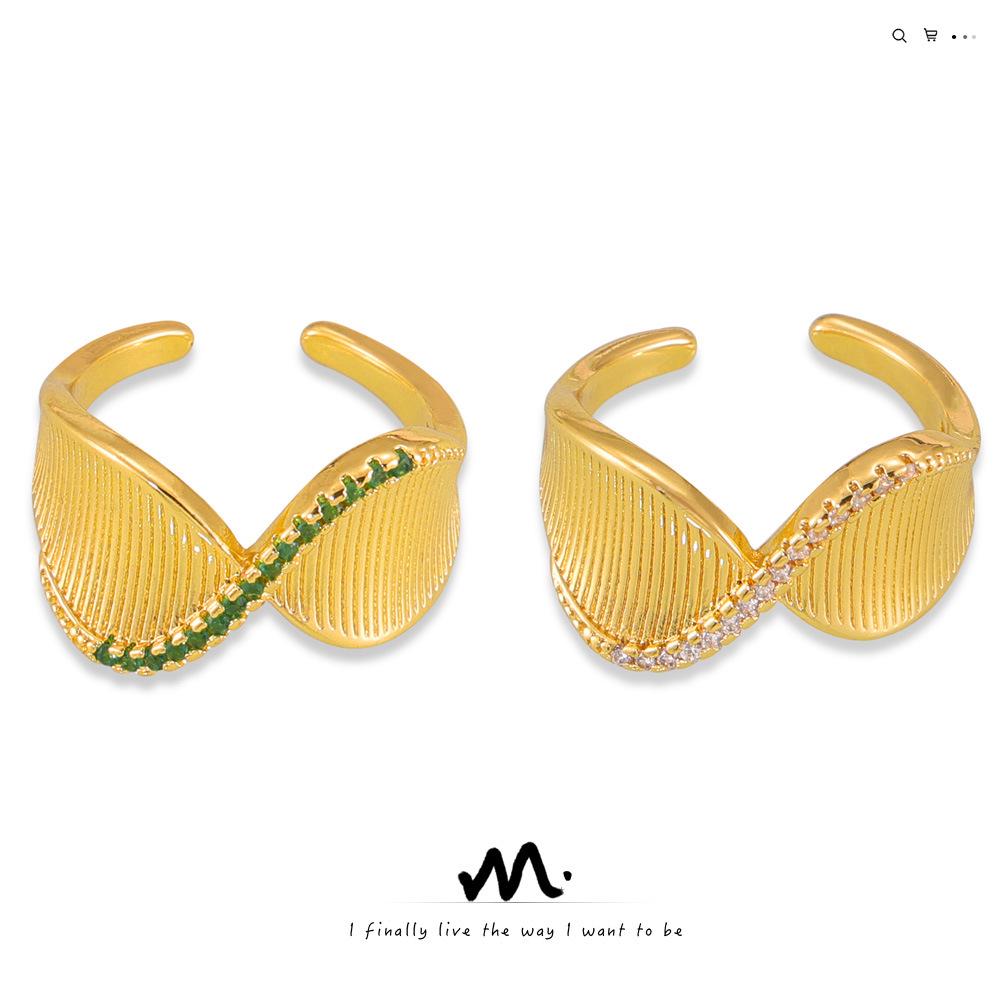 

Minimalist Cold Style Twisted Copper Ring with Striped Design and Colored Diamonds