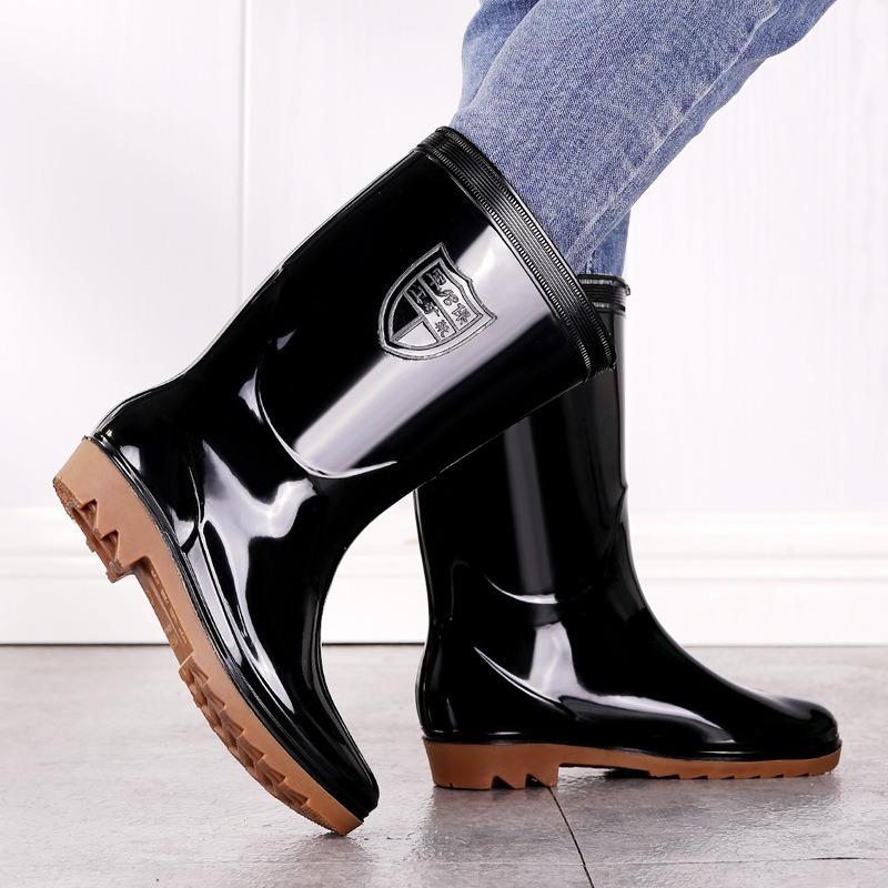 Black brown sole men's medium tube rain shoes classic men's waterproof and wear-resistant kitchen hygiene road water shoes rubber shoes men's shoes