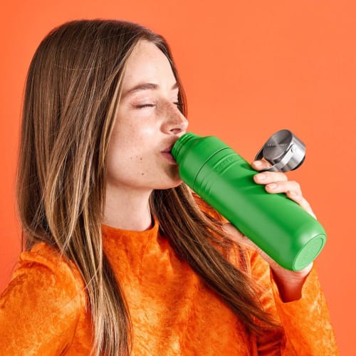 [Red Dot Design Award 2025 Winner] Le Creuset Water Bottle, 500ml, Deep Teal, Stainless Steel, Vacuum Insulated, Keeps Drinks Hot or Cold, Wide Mouth,