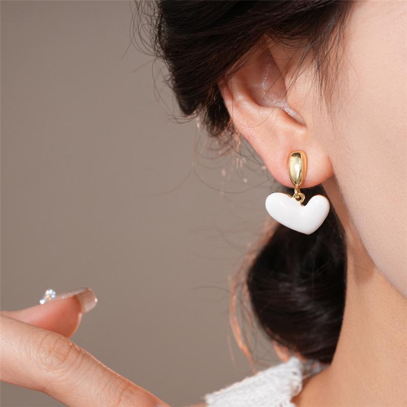 New Vintage Heart Drop Earrings Baroque Pearl Earrings Gold Color Round Earclip Women Temperament Elegant Jewelry Party Gifts