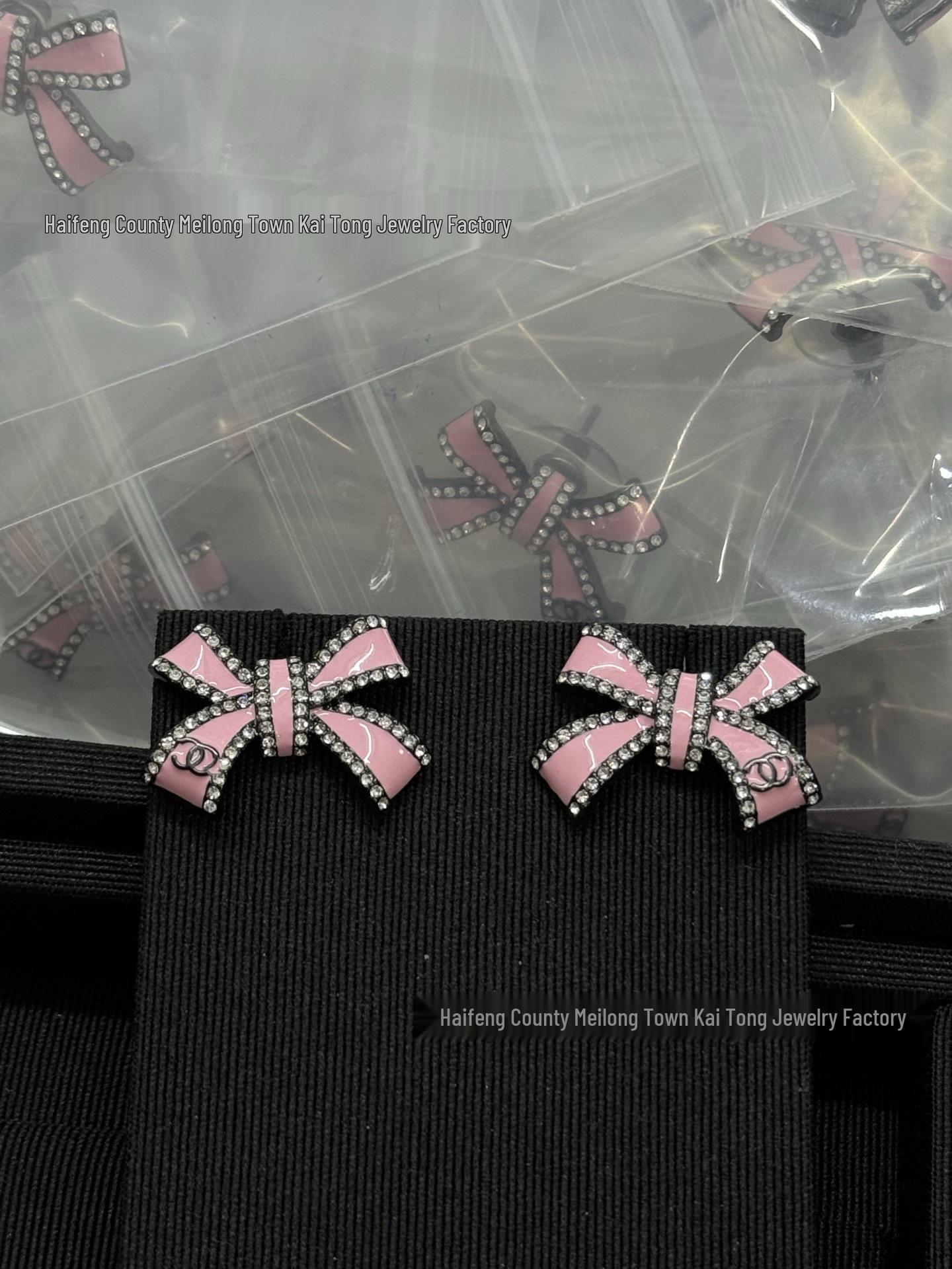 Французские ретро серьги-гвоздики с бантом и бриллиантовой инкрустацией 2025 - Элегантные маленькие серьги для женщин