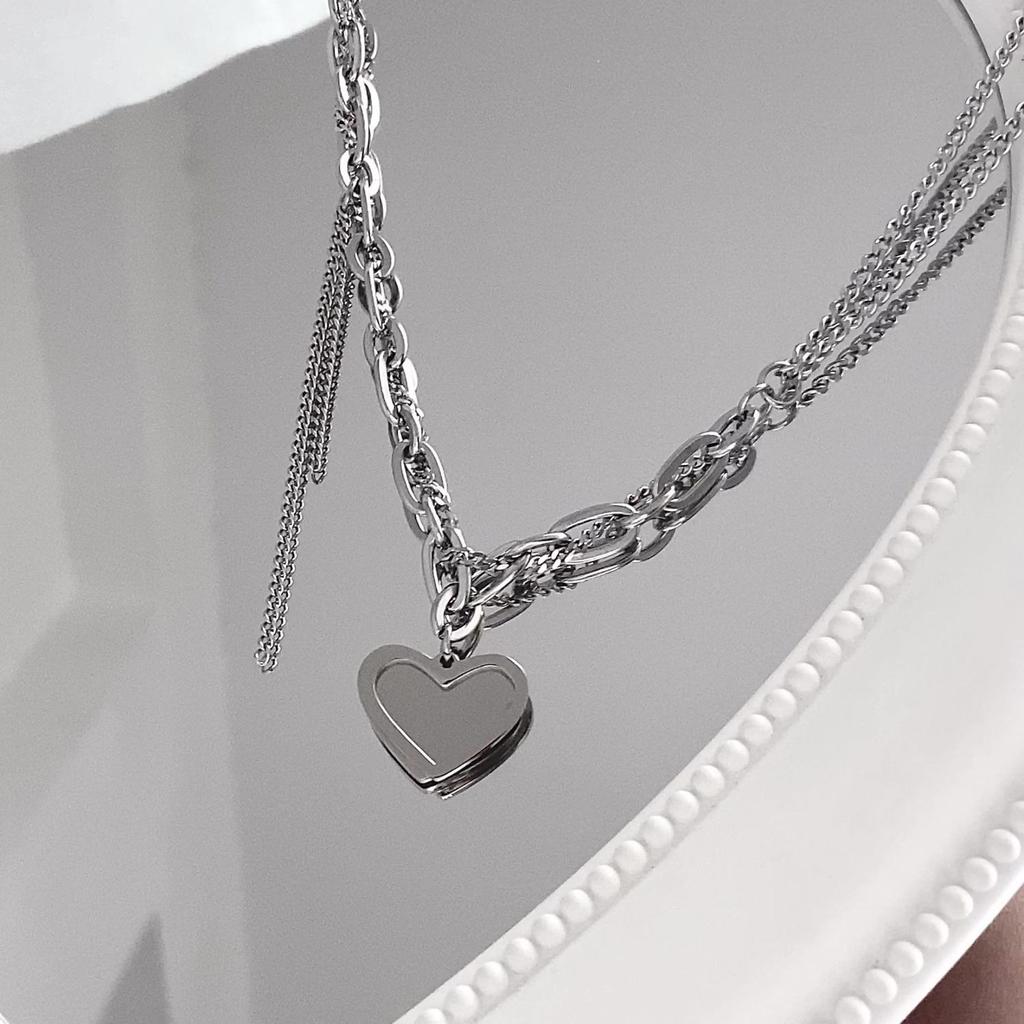 Color Peach Heart Women Pendant Necklaces Light High End Love Sweater Chain New Arrival Niche Design Sense Clavicle Chain JewelrLuxury Pendant