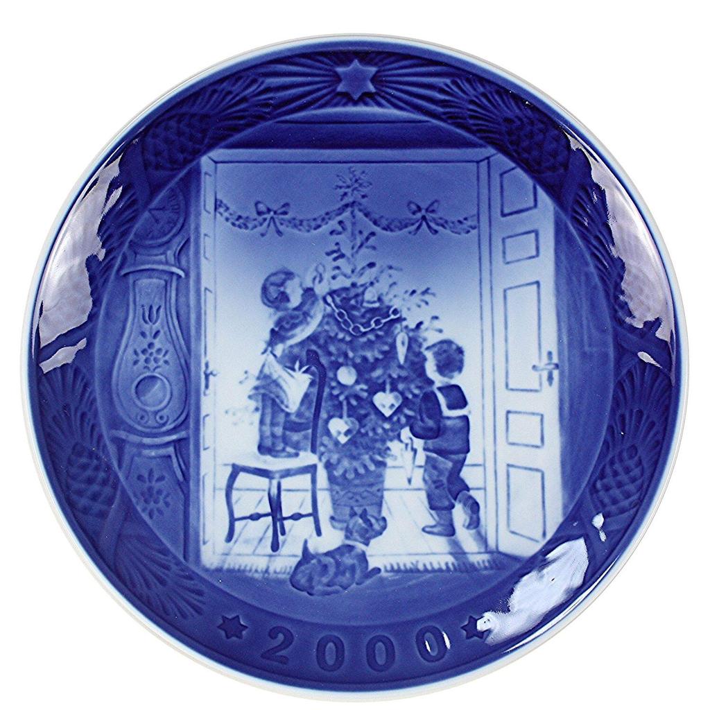 2000 Royal Copenhagen "Decorate the Tree" Year Plate [Parallel Import]
