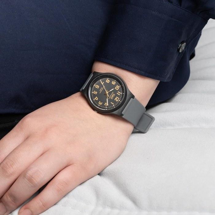 [Q&Q] Watch Analog Solar Waterproof Urethane Band E08A-501VK Men's Black Dark Gray Gold Gray