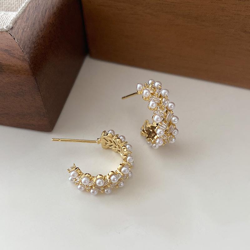 

Элегантные серьги-пусеты в форме буквы С с жемчугом для осени и зимы - Роскошный дизайн высокого класса для женщин