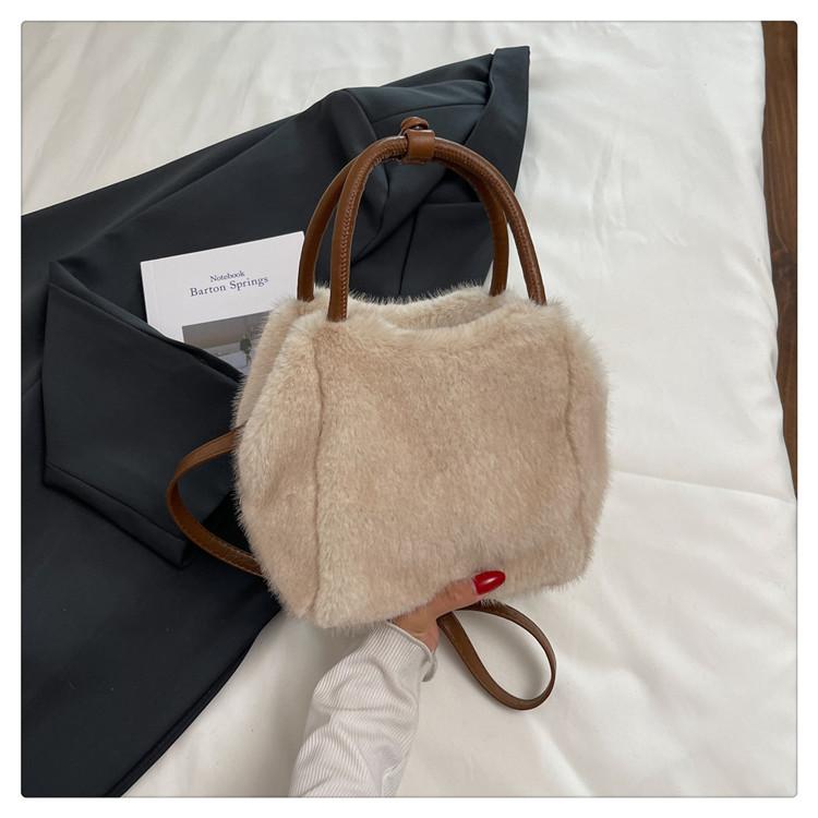 Cute Furry Handbag Bag Women's 2025 New Autumn and Winter Foreign Style Niche Plush Bucket Bag Shoulder Messenger Bag