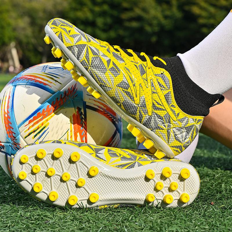 Factory Direct Wholesale Men Outdoor Sport Football Shoes Black Soccer Shoes Low Price Football Shoes Custom