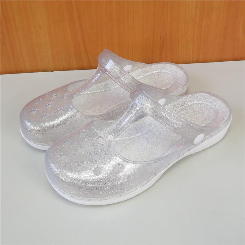 

Жіночі пляжні сандалі із закритим носком на товстій підошві - Літні м які шльопанці для морського узбережжя з ажурним дизайном 33 срібні білого кольору