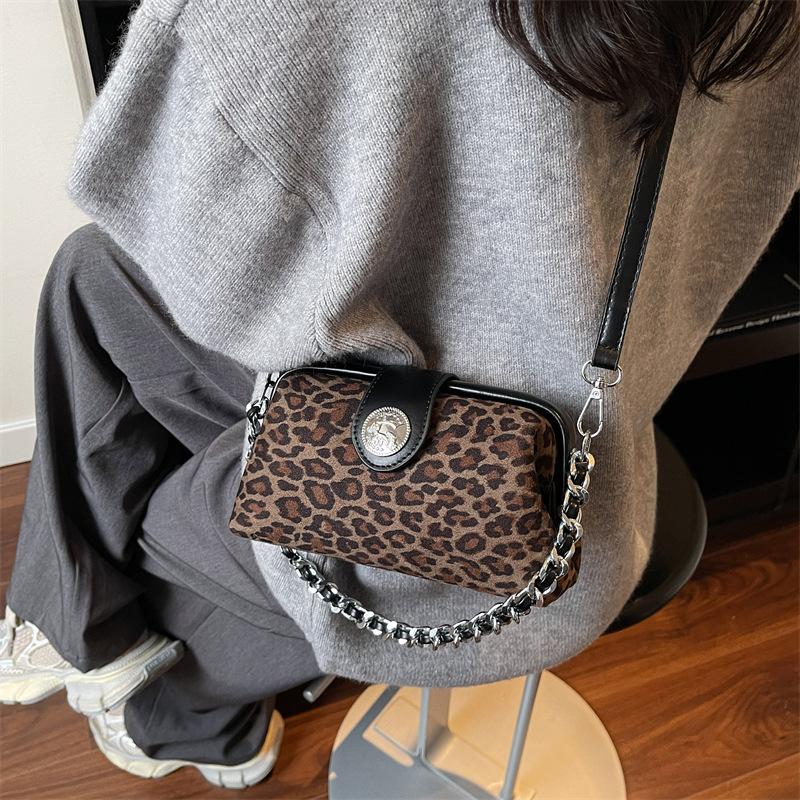 Premium chain bag women's 2025 new fashion leopard print shell bag versatile retro autumn and winter shoulder messenger bag