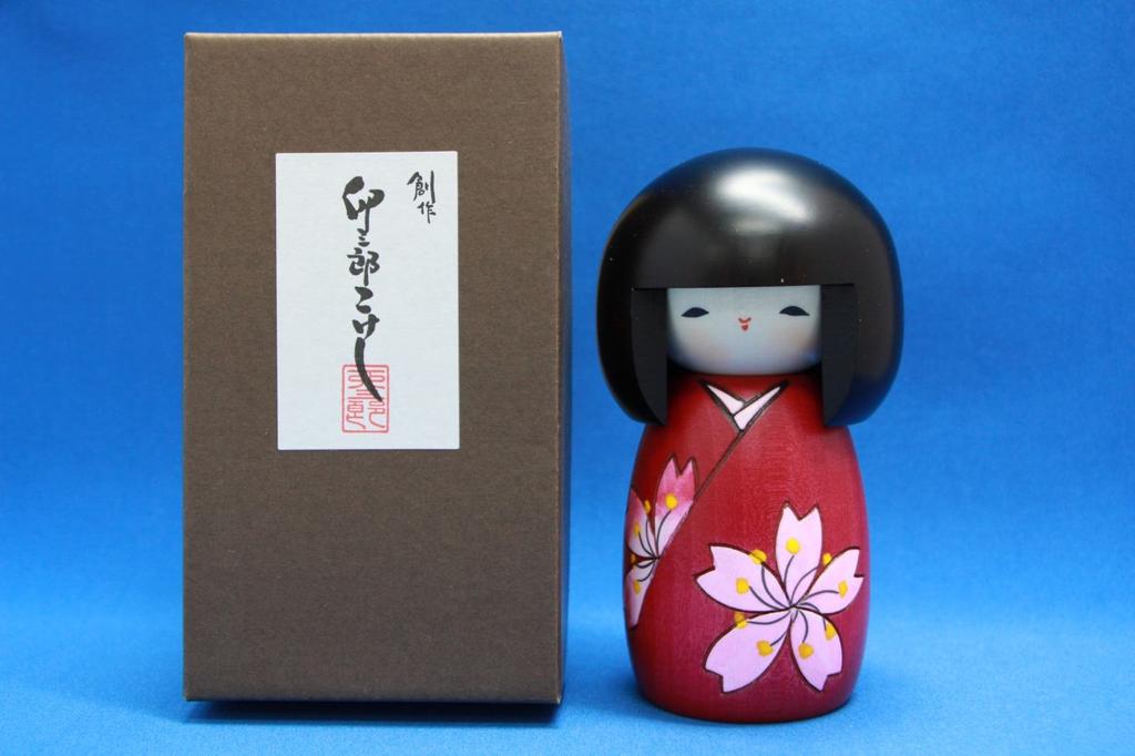A popular souvenir from Japan! [Made in Japan] Folk craft, handcrafted item: Kokeshi doll by Usaburo, featuring cherry blossoms (small size).