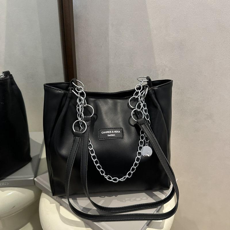 New large-capacity tote bag crossbody popular bag fashionable trendy women's shoulder bag handbag chain versatile bag