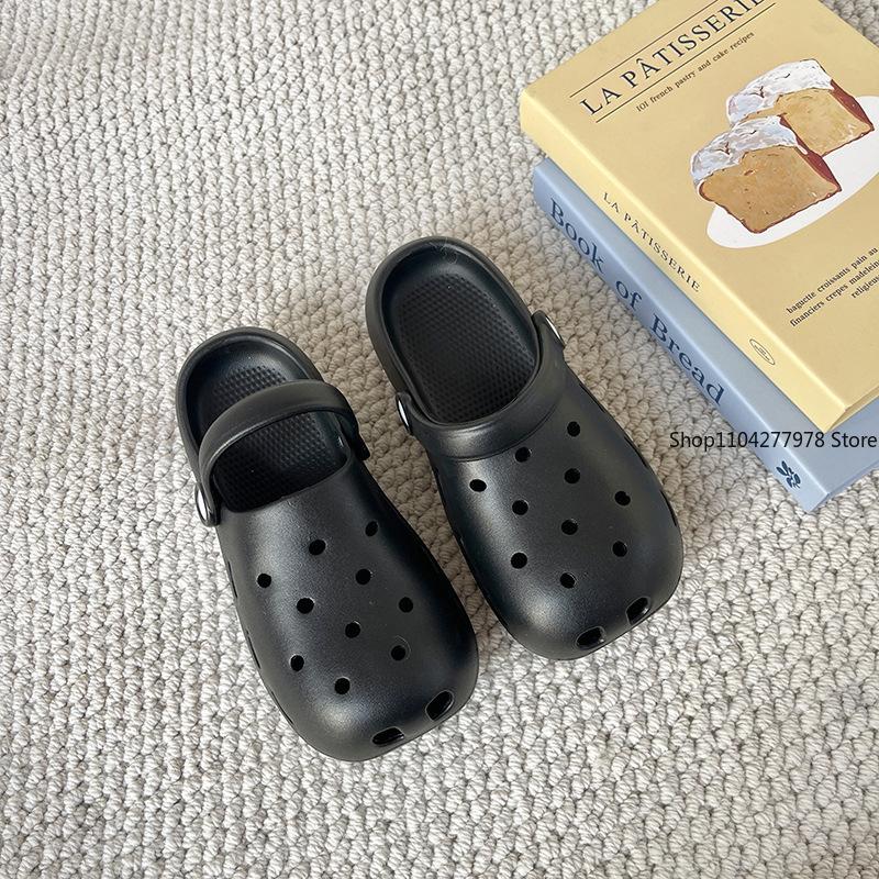 Fashion Women and Men's Hole Shoes 2025 Summer Non-Slip Outdoor Sandals Closed Toe Shit Feeling Beach Slippers Thick Bottom Soft Bottom