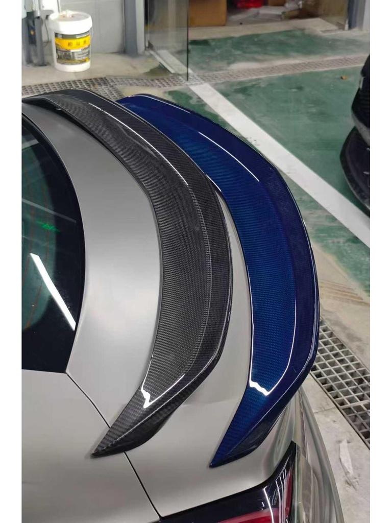 Langyu V-Style Dry Carbon Rear Spoiler for Cadillac CT5 Black Wing