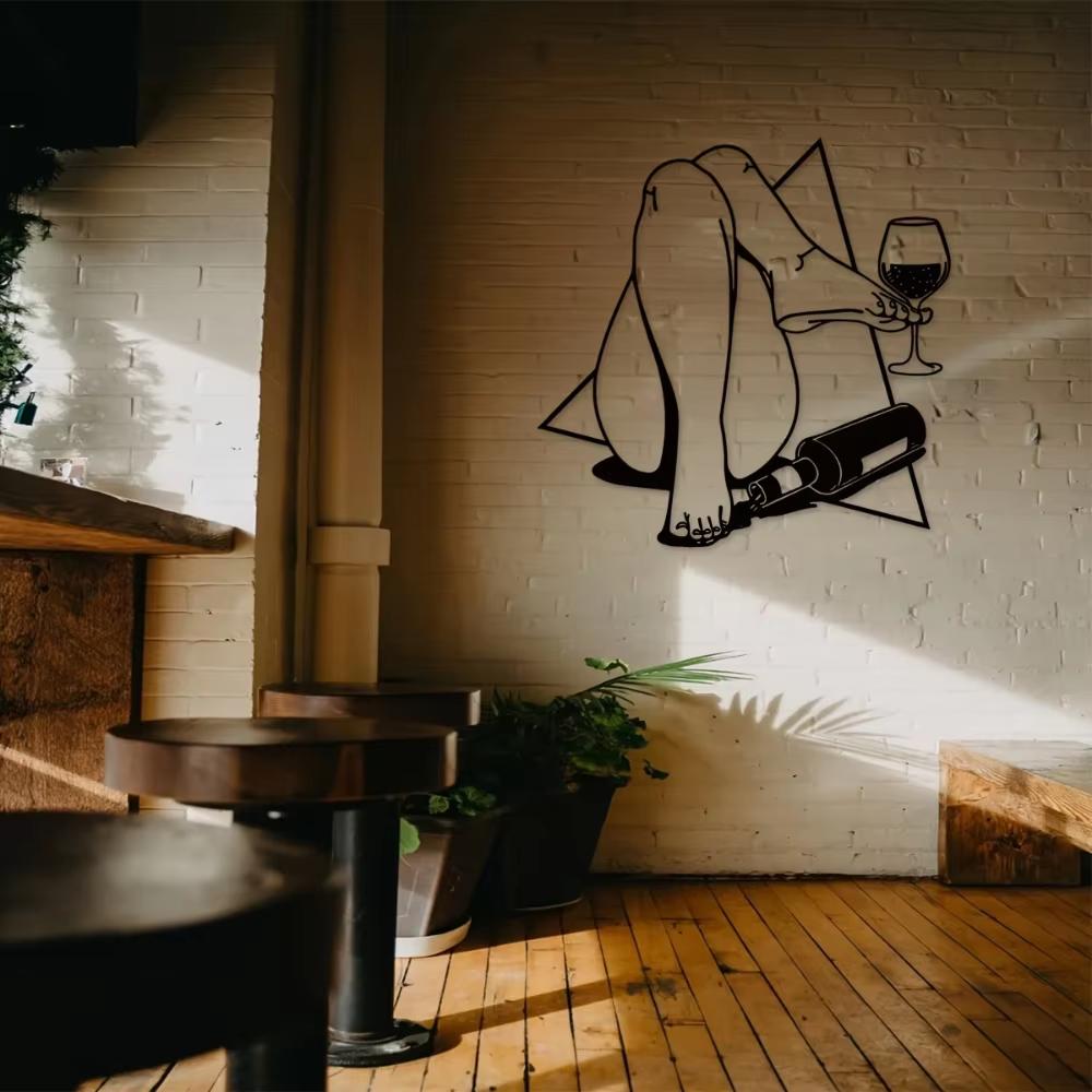 Artă de perete din metal fermecător de 1 bucată - Cyberpunk Wine Drinker. Un plus încântător pentru decorul barului de acasă și un cadou grozav de inaugurare a casei.