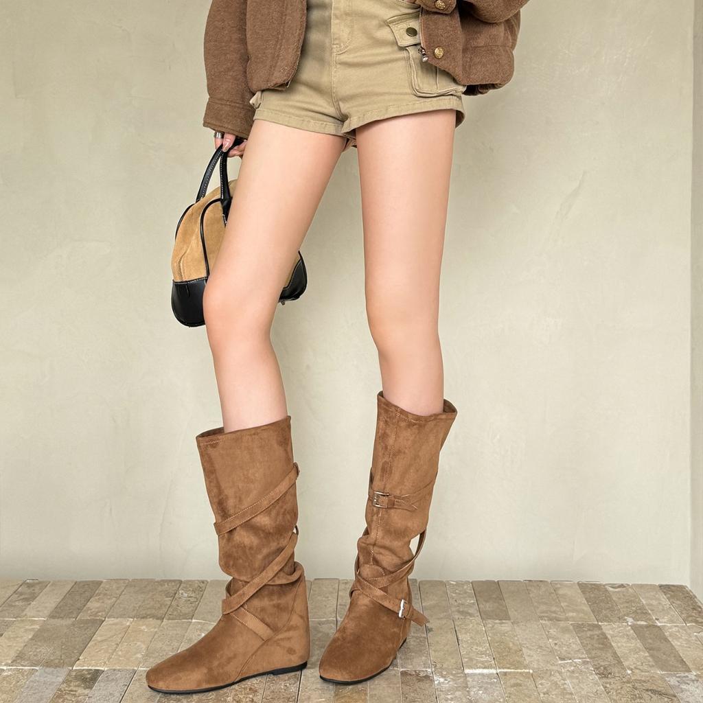 Inner heightening pleated stacking boots women's 2025 autumn and winter new cross buckle belt medium and high western boots long boots knight boots