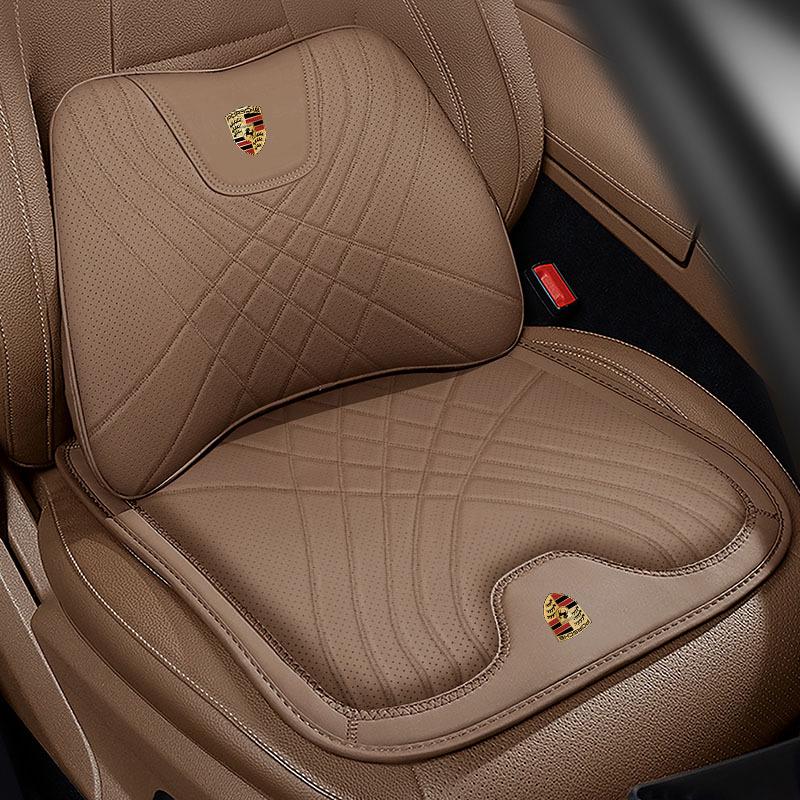 Porsche Jármű Komfort Készlet: Fejtámla, deréktámasz és ülőpárna a nyak és a hát kényelméért a Cayenne, Macan, Panamera, 718 és Taycan modellekben.