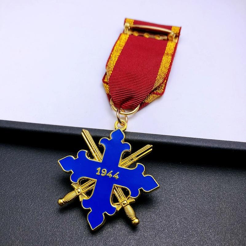Romanian Bravery Medal, Blue Cross Badge, Foreign Commemorative Medal, Metal Badge, Pendant, Badge, Christmas gift, Stocking stuffers