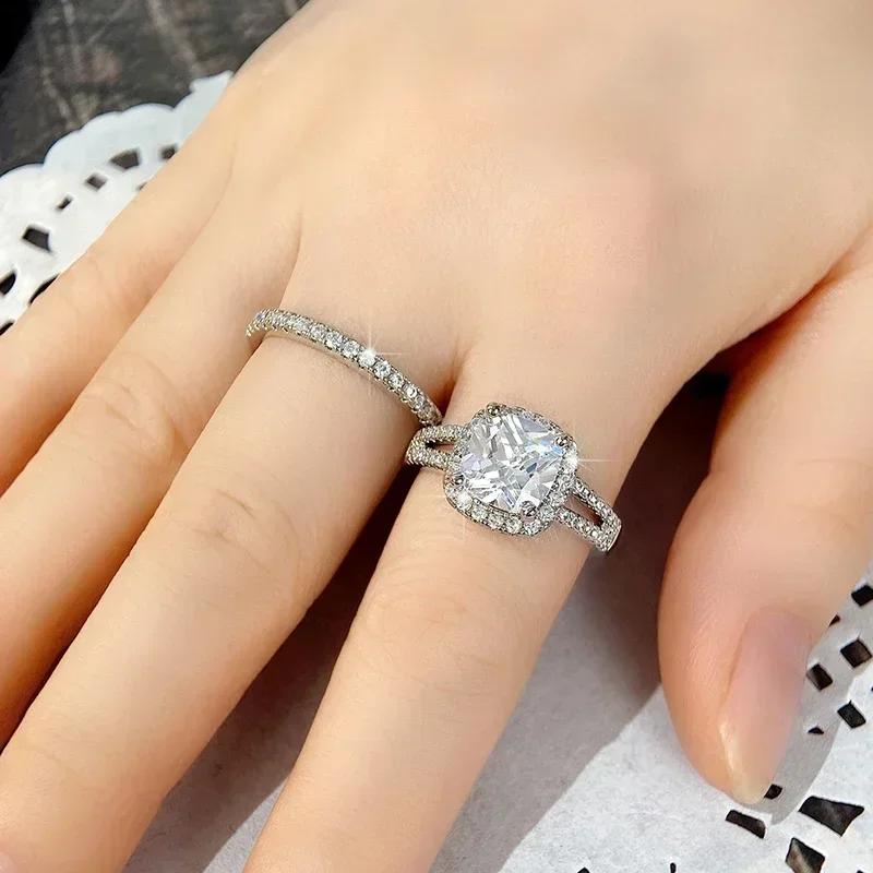 New Fashion Contracted Design 2Pcs Set Rings For Women  Color Sparkling Crystal Cubic Zirconia Wedding Party Jewelry