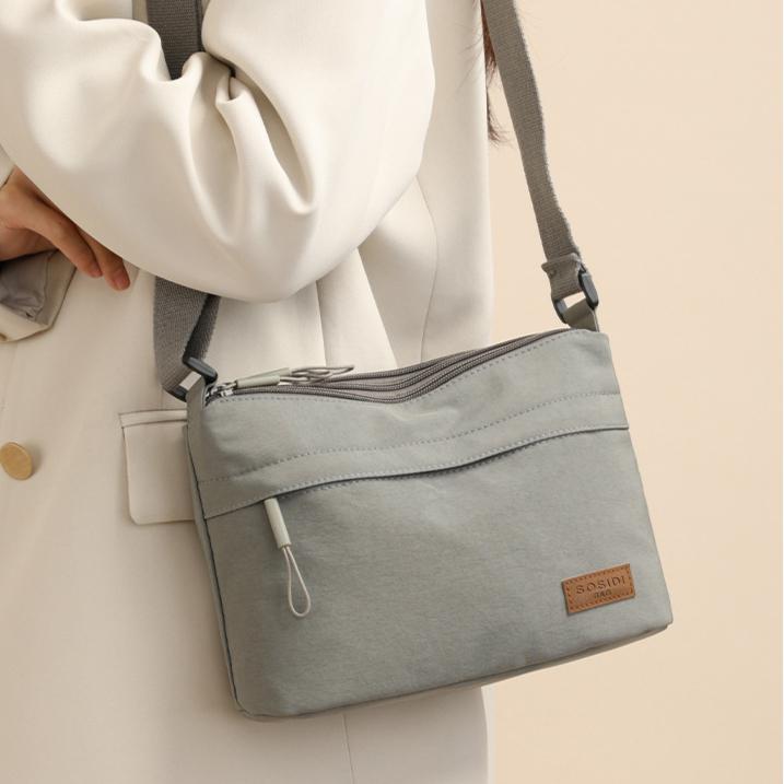 Nylon Leichte Mehrschichtige Großraum-Nylontasche, Damen Neue Lässige Wasserdichte Tragbare Modische Einzelne Schulter Umhängetasche Kleine Quadratische Tasche