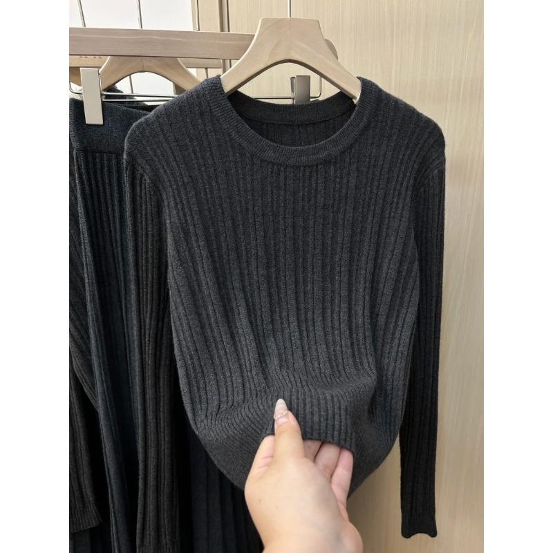 

Simple round neck pit strip knitted sweater women s autumn and winter texture sense slim and thin versatile bottoming sweater top S