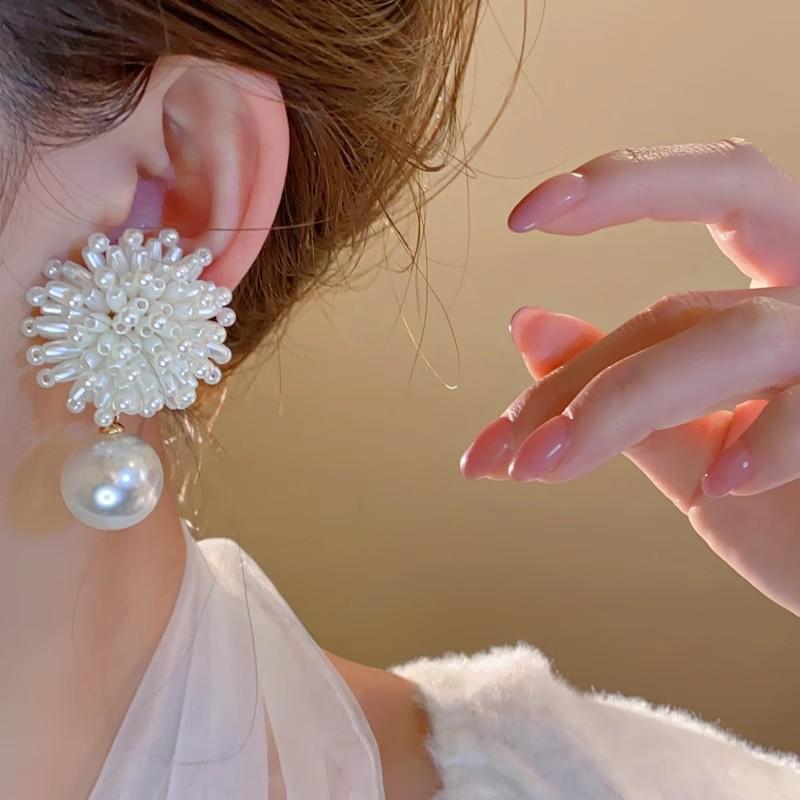 New Baroque Style Handmade Pearl Flower Earrings For Women Statement Ear Studs Jewelry Gift