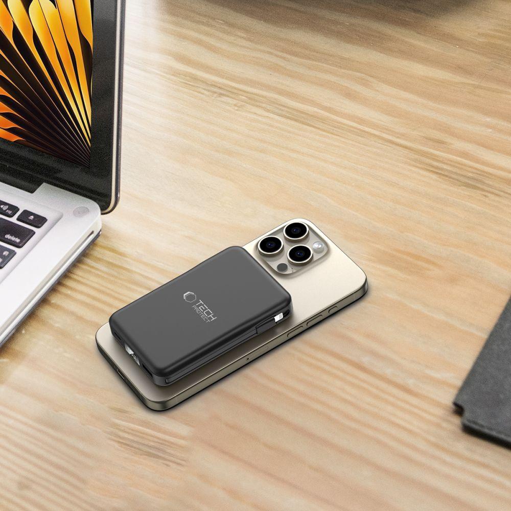 Magnetická powerbanka PB31 10000mAh 15W MagSafe s kabely USB-C iPhone Lightning - černá