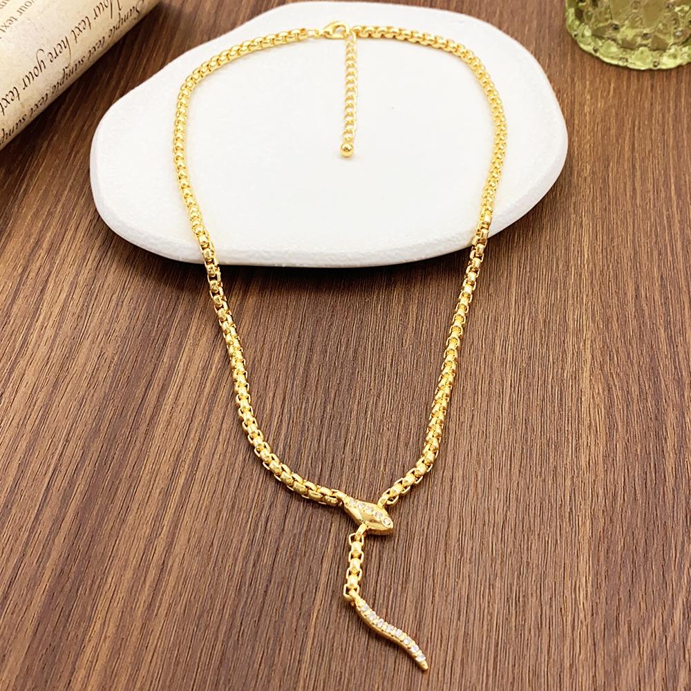 

Европейский и американский дизайн, преувеличенная личность, ожерелье в форме змеи для женской моды, для поездок на работу, универсальная, с ощущением высокого класса, цепочка для ключицы