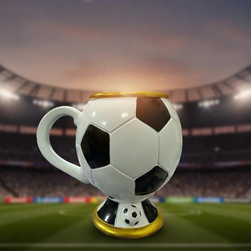 Einzigartige 3D-Fußballharz-Tasse mit hochwertigem Edelstahl-Innenleben für Heiß- und Kaltgetränke, Kaffee-Trinkbecher