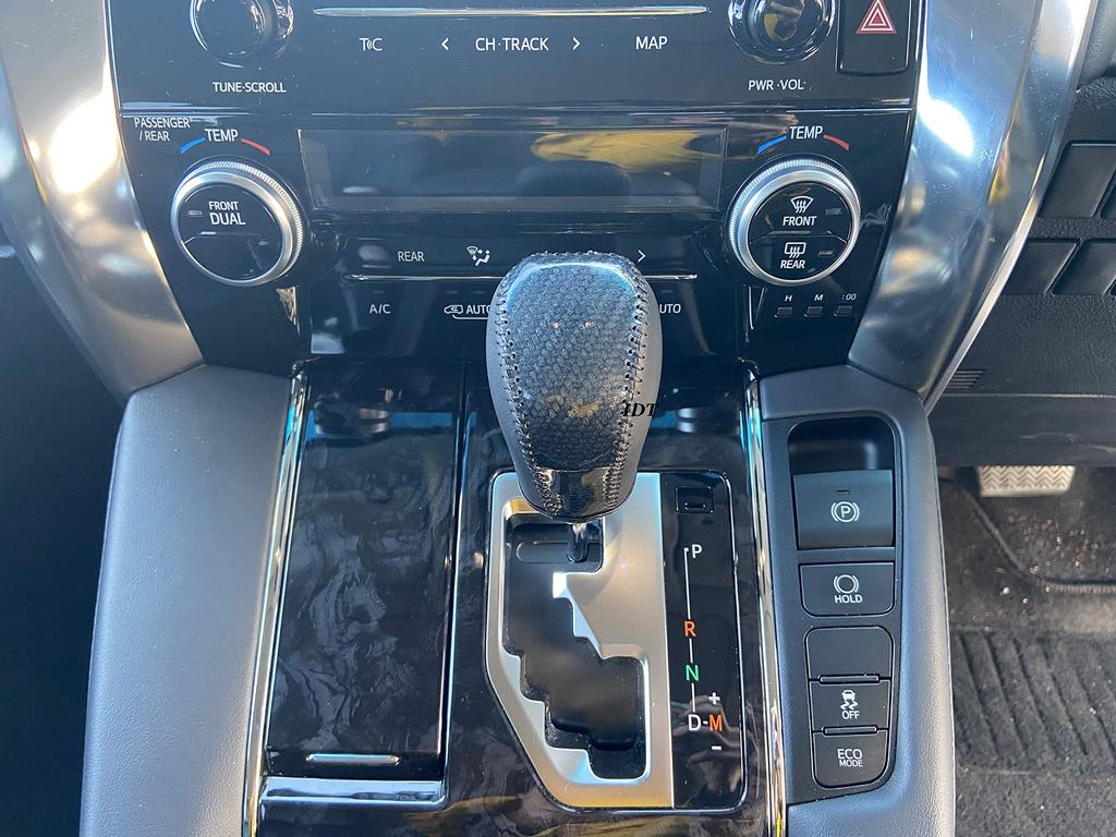 Includes a Mini Cleaning 30 Series Exclusive Black X Carbon Fiber Cowhide Shift Knob Genuine Leather Shift Knob Interior Custom Cover for Toyota and