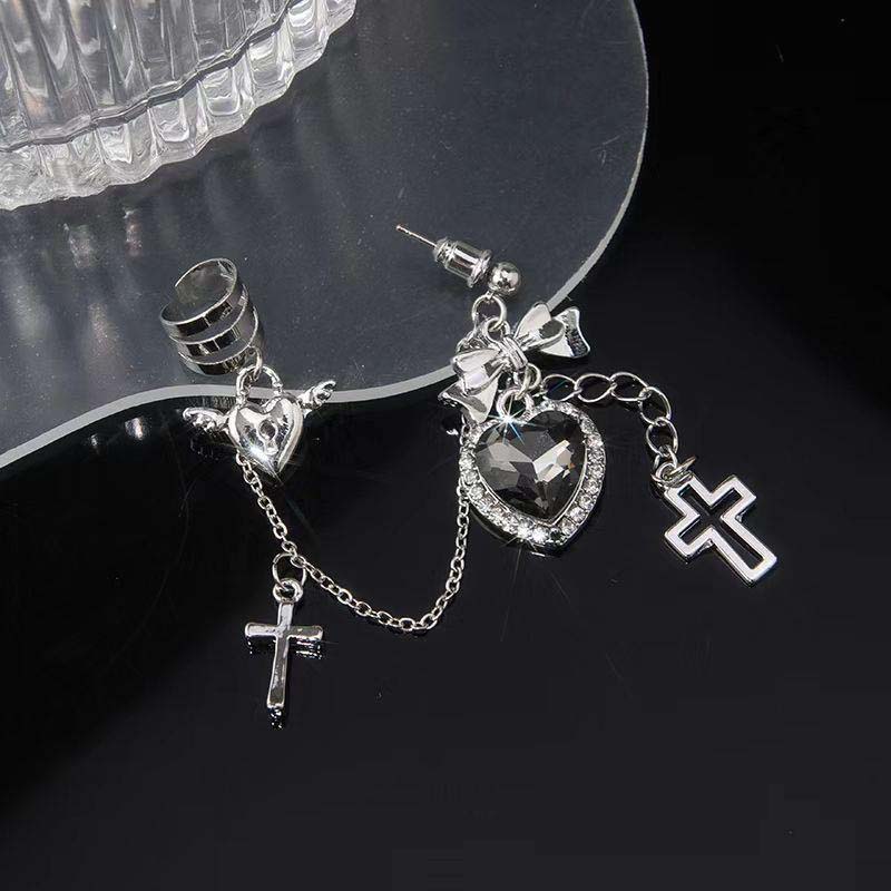 Punk Gothic Black Crystal Heart Cross Chain Ear Cuff for Men Women Hip Hop Metal Cross Ear Clip On Earrings Egirl Jewelry Gift