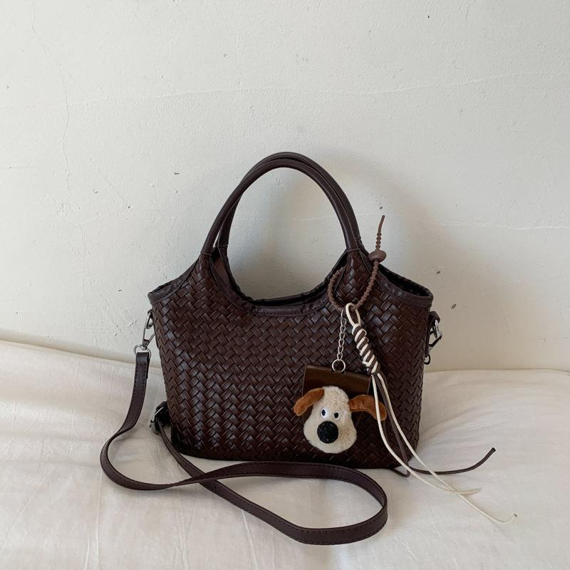 Korean version of fashionable portable bucket bag, new commuter large-capacity shoulder messenger bag, woven tote vegetable basket bag for women