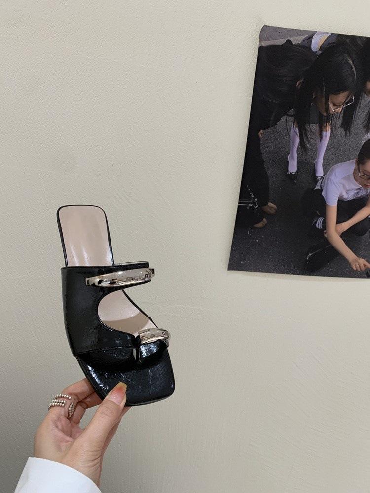 

Holiday style, looking thin~ set of toe sandals for outer wear 2025 spring and summer new thin straps square head versatile outer wear slippers 35