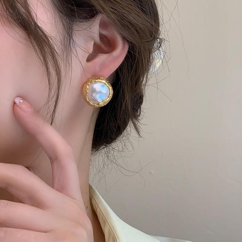 Women's Luxury Textured Metal Hoop Earrings - Versatile Niche Design