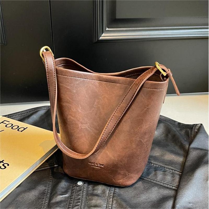 This Year, the Popular Hand-carried Bucket Bag 2025 New Women's Bag Korean Version Trendy Shoulder Bag Niche High-end Messenger Bag