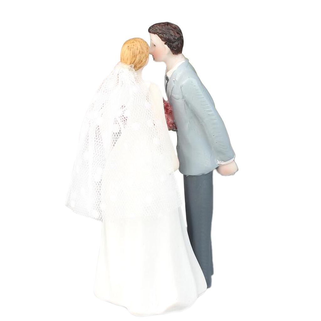 CheeseandU Bride&Groom Figurines Romantic Bride And Groom Wedding Cake Topper Funny Resin Couple Hug Kiss Bridal Show Stand Cake Topper Wedding Party Engagement Anniversary Decoration Back Hug
