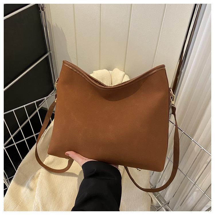 

Повседневная ретро однотонная большая вместимость зимняя новая популярная модная кроссбоди на плечо тоут большая сумка коричневый