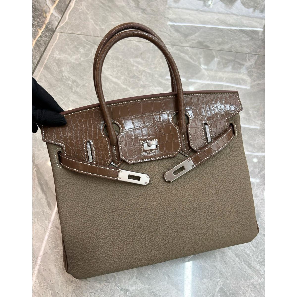 

2026 New high-end large-capacity handbag foreign trade top layer cowhide pebble pattern splicing crocodile pattern platinum bag 25X10X19CM хаки