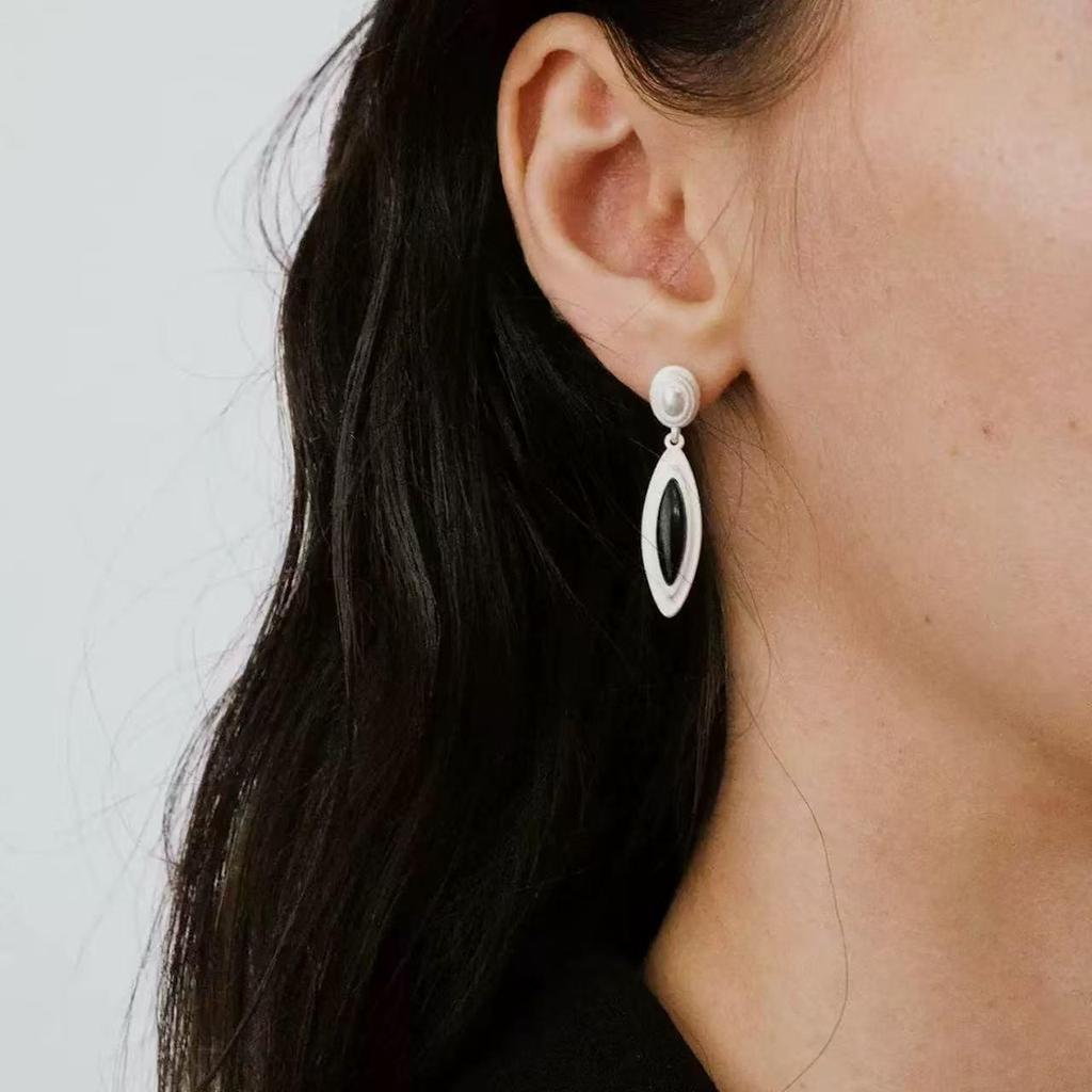 Celebrity Style Oval Shell Slice Dangle Earrings - Elegant and Versatile Fashion Jewelry