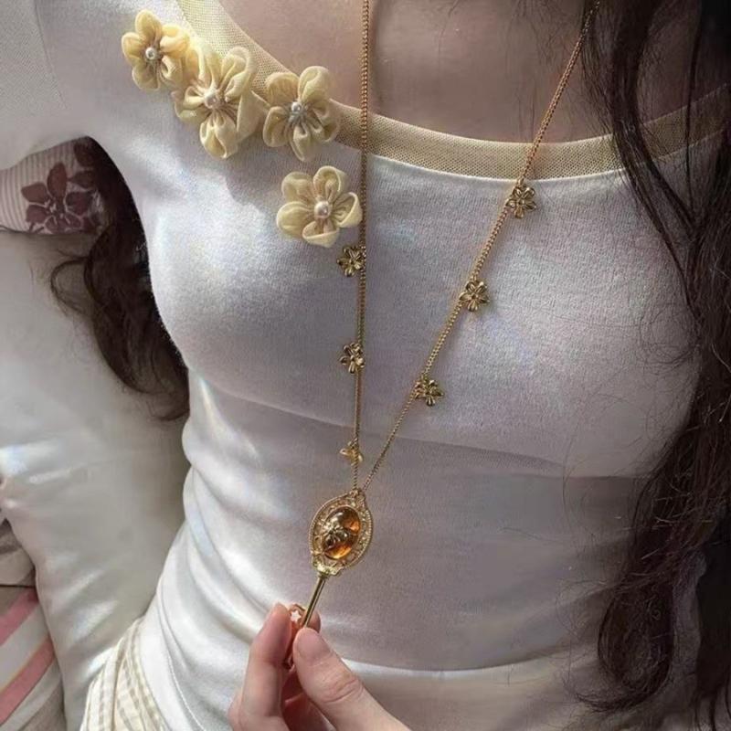 Mysterious Key Pendant Necklace Feature Adjustable Chain Length Gold/Silver Key Charm Collarbone Chain Gift