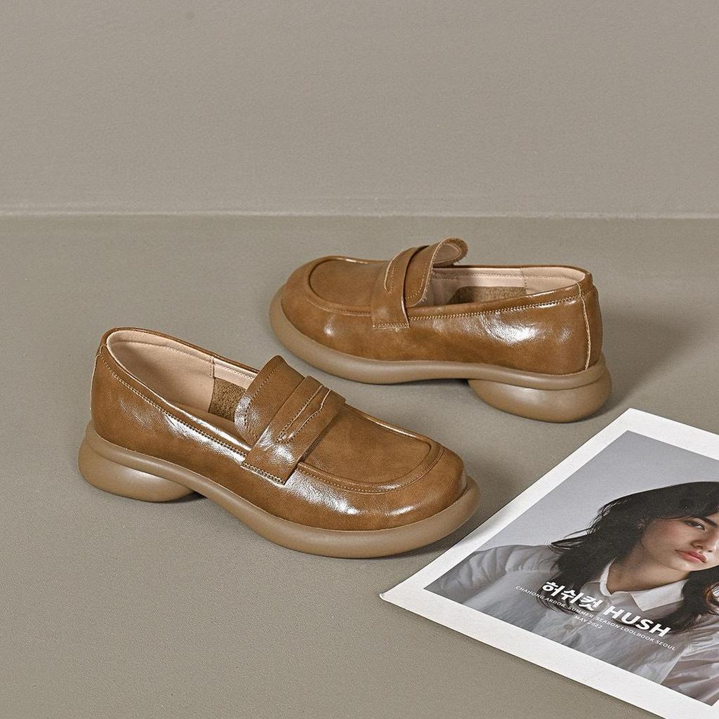 Women's 2024 Autumn Round Toe Slip-On Leather Loafers - Retro British Style, All-Season Flats