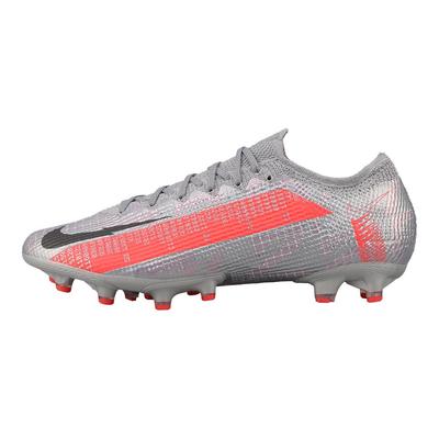Încălțăminte specială pentru sport – Ghete de fotbal