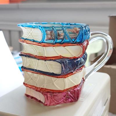 Bemalte Buchtasse 300ml 3D Bemalte Teetasse Buchstapel Kaffeetasse für Leser Autoren Lehrer Schüler Bibliothekare Geburtstag