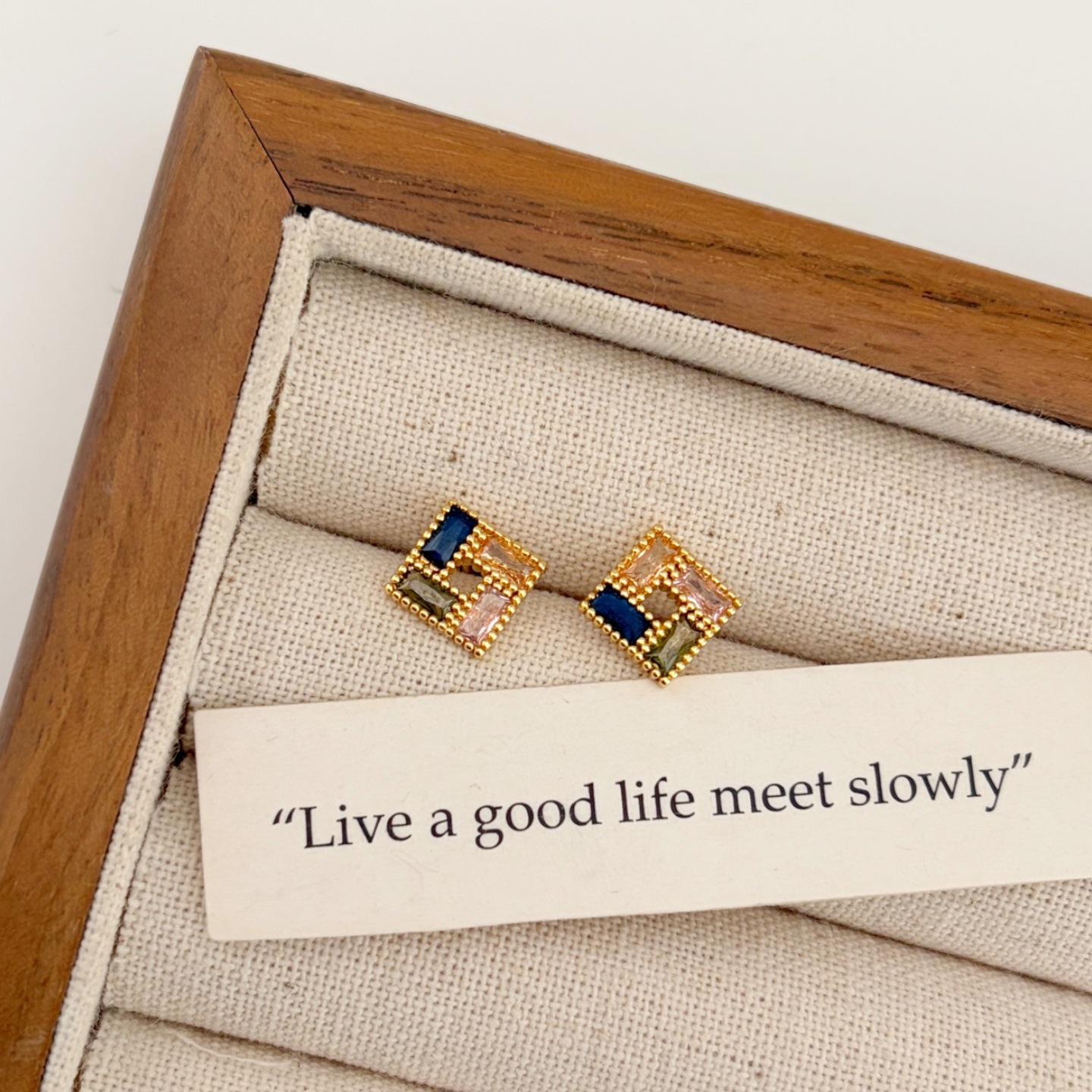 Унисекс квадратные серьги-гвоздики с цветными блоками и стразами золотой