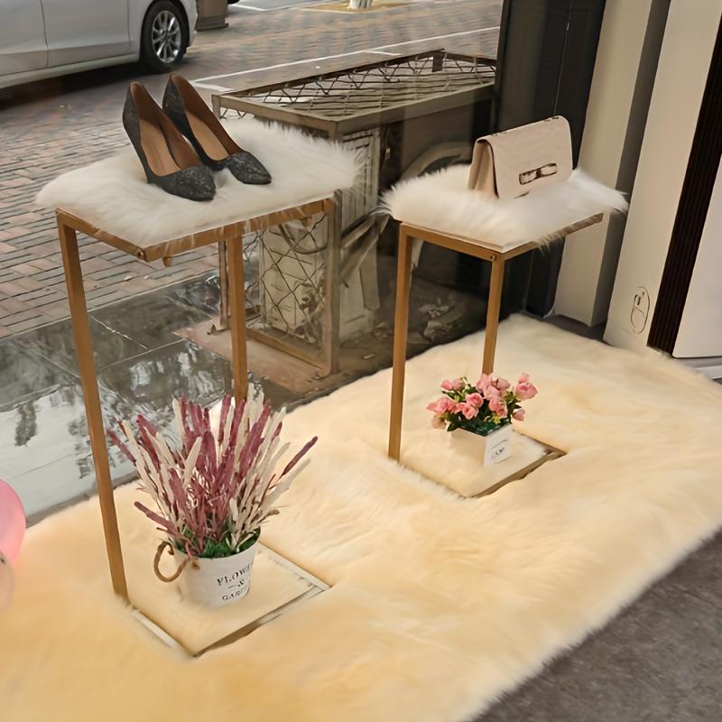 1pcs Plush Faux Wool Rug for Boutique Window Display Fluffy Cloud Texture Decor Mat for Table Countertop White Non-Slip Runner