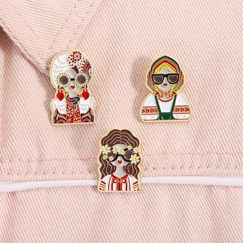 Cartoon-Mädchen-Charakterkostüm-Bilder Emaille-Anstecker Individuell Ethnisch-Stil Figur Souvenir-Broschen Revers-Abzeichen Schmuck Geschenk
